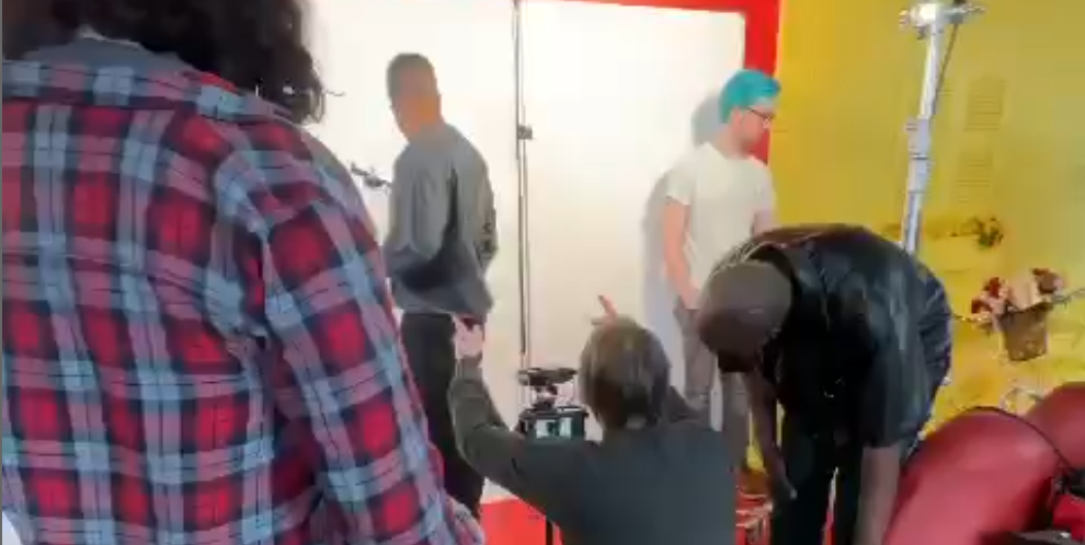 Extras clip 5
